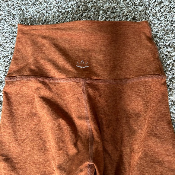 Beyond yoga spacedye caught in the midi legging - Picture 3 of 3